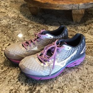 Mizuno wave rider 19 women’s running shoes
